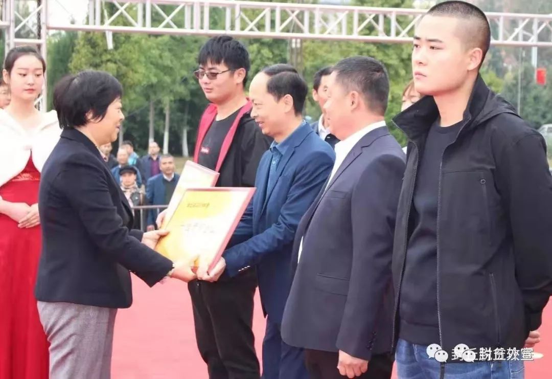 县委常委,宣传部长王茜在致辞中说,消费扶贫产品展销会,旨在为广大