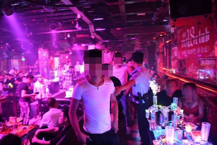 10月16日| 新余2分钟知晓新余@新余这几个人在酒吧吸毒被查!