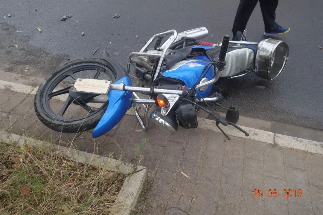 惨烈吉安发生多起酒驾醉驾车祸车毁人亡碎片满地曝光事故瞬间