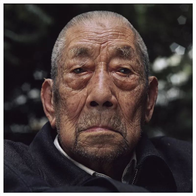 与时间赛跑,他拍下100多位100岁的中国最帅真爷们儿!