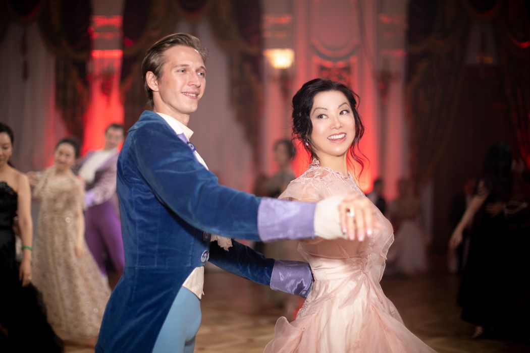 与《天鹅湖》里的王子共舞是什么感受?_舞会