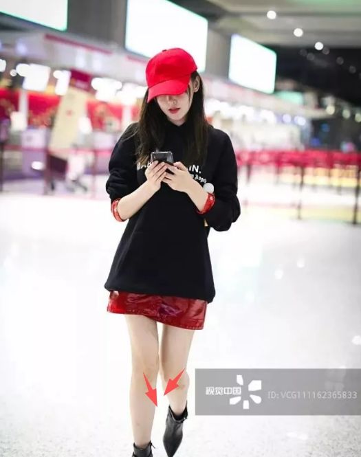 原来这些前凸后翘的女明星都是假的