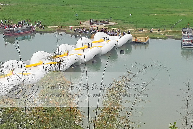 颜值与实力并存 充气蹦床桥这样的设计太别致!