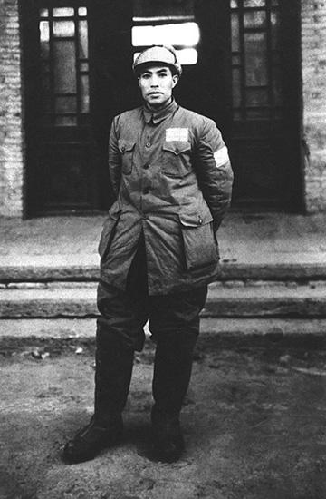 和警察局类似,其他的原国民政府机关谭政文也从未滥抓滥审,甚至为一