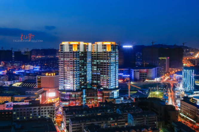 打造咫尺繁华的生活圈外加项目自身金融街银大百货,国芳百货,华润万家