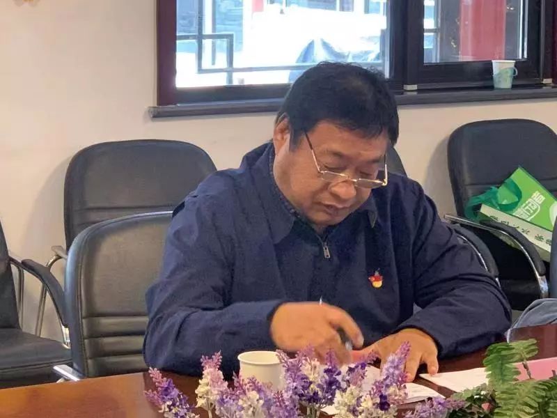 10月16日,区人大常委会党组成员,副主任刘振宝带队,到兴丰街道黄村西