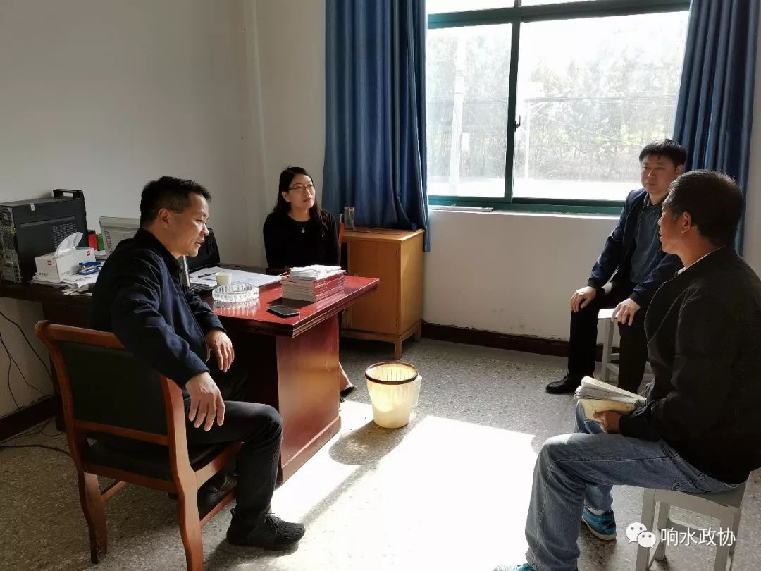 周汝琴到小尖镇开展扶贫日走访慰问活动