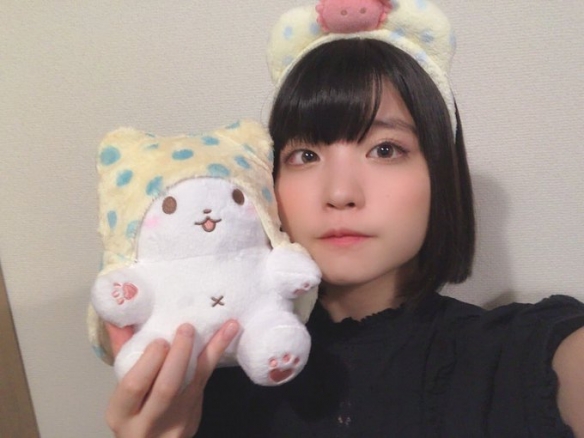 18岁的高中生洋娃娃日本偶像根本凪好吸晴