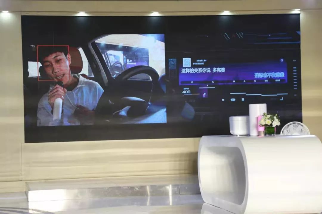 最后专属定制唱吧车载麦克风,实现唱吧在线k歌,让爱车变成移动ktv,博