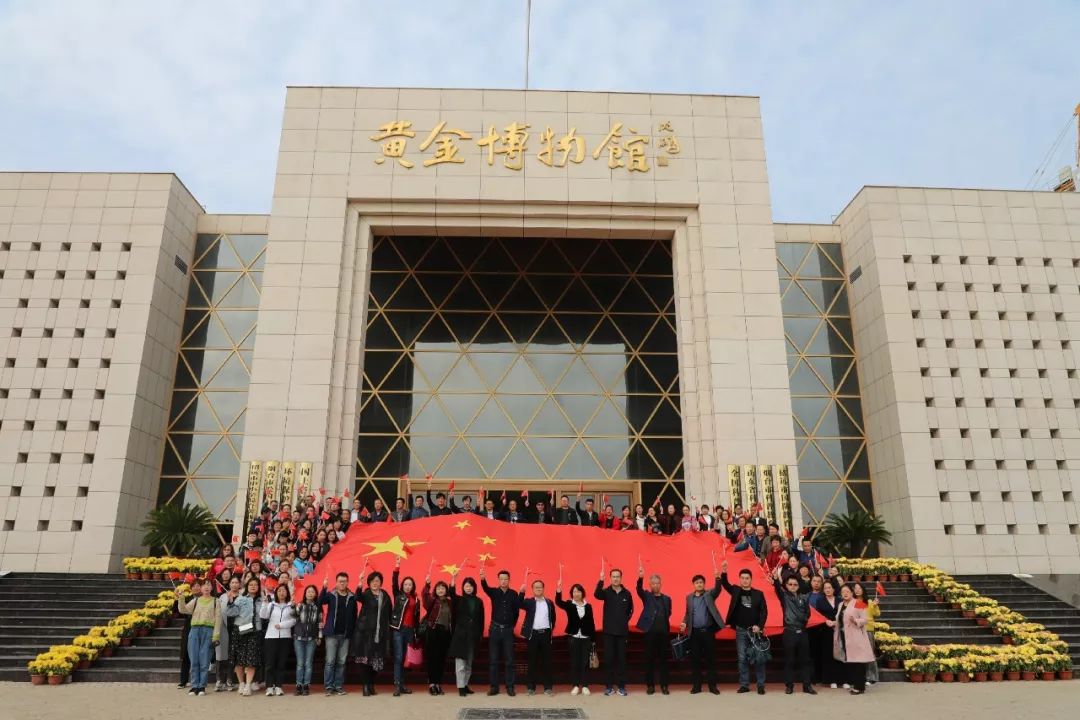 烟台教体局研学考察团走进淘金小镇黄金博物馆