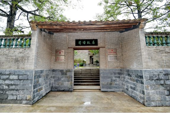 岁月更迭,壮士已逝,而邓培故居和邓培纪念馆却如同时光标记,记录了这