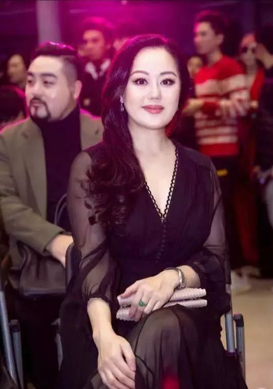 章小蕙才是不老神话56岁的年纪150的体重身材却很迷人