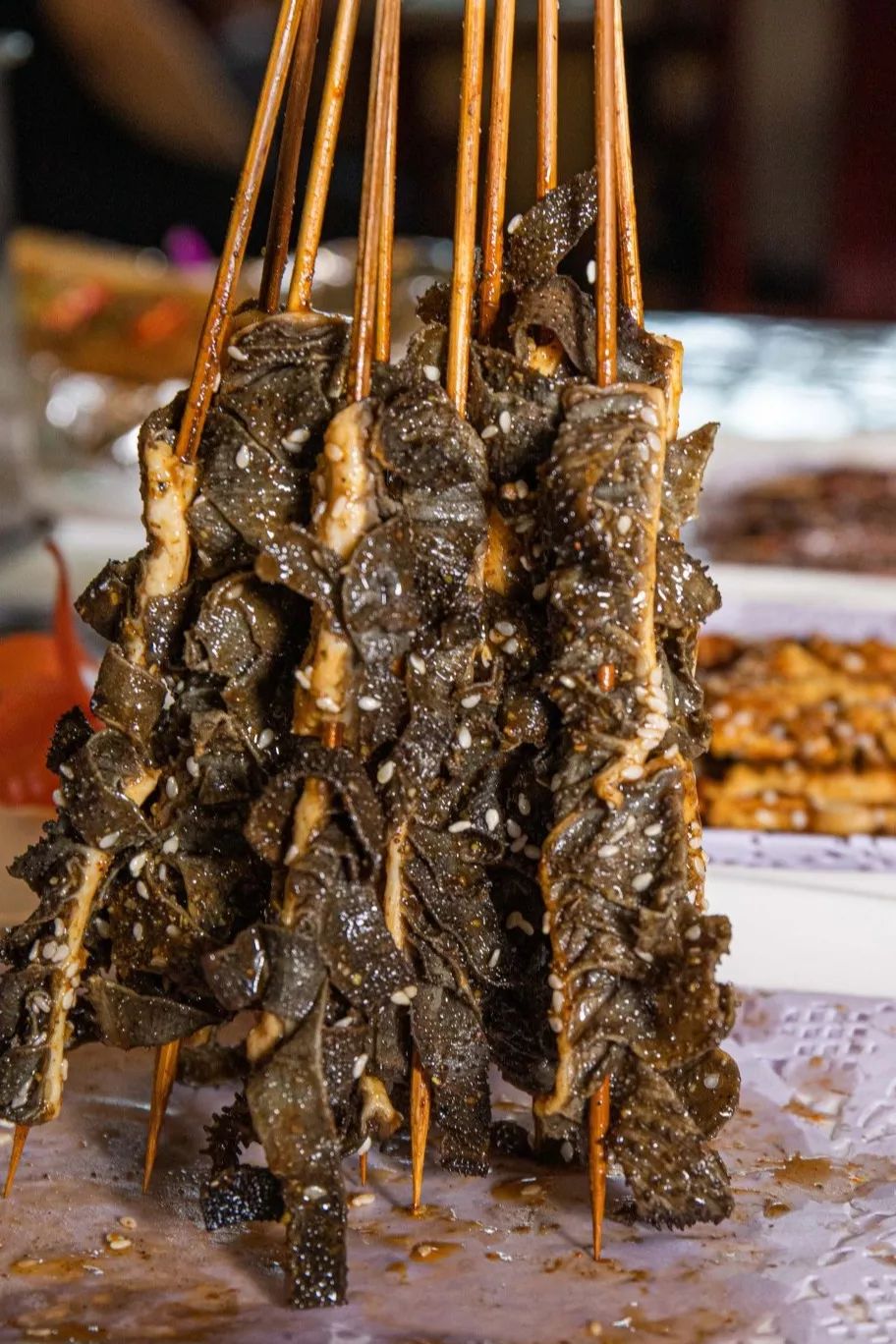 烤牛百叶烤过的牛骨髓里如奶油般细腻柔滑,脂膏更是香,带着牛油的浓郁