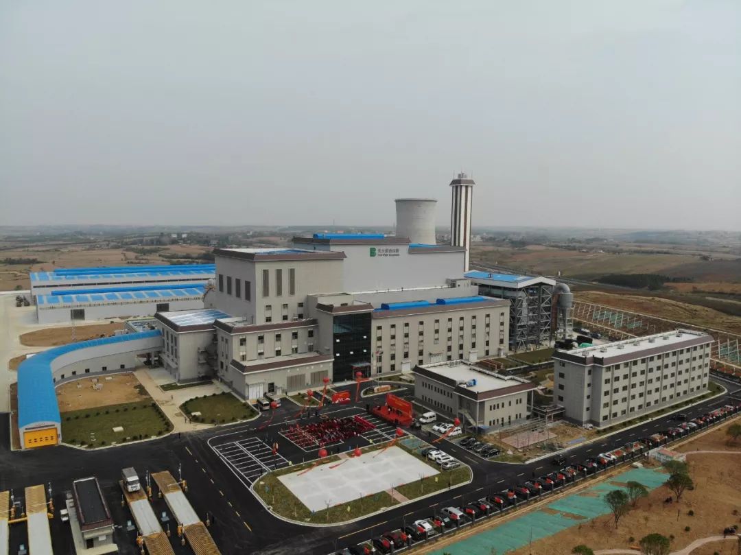我市生活垃圾焚烧发电厂正式点火运行