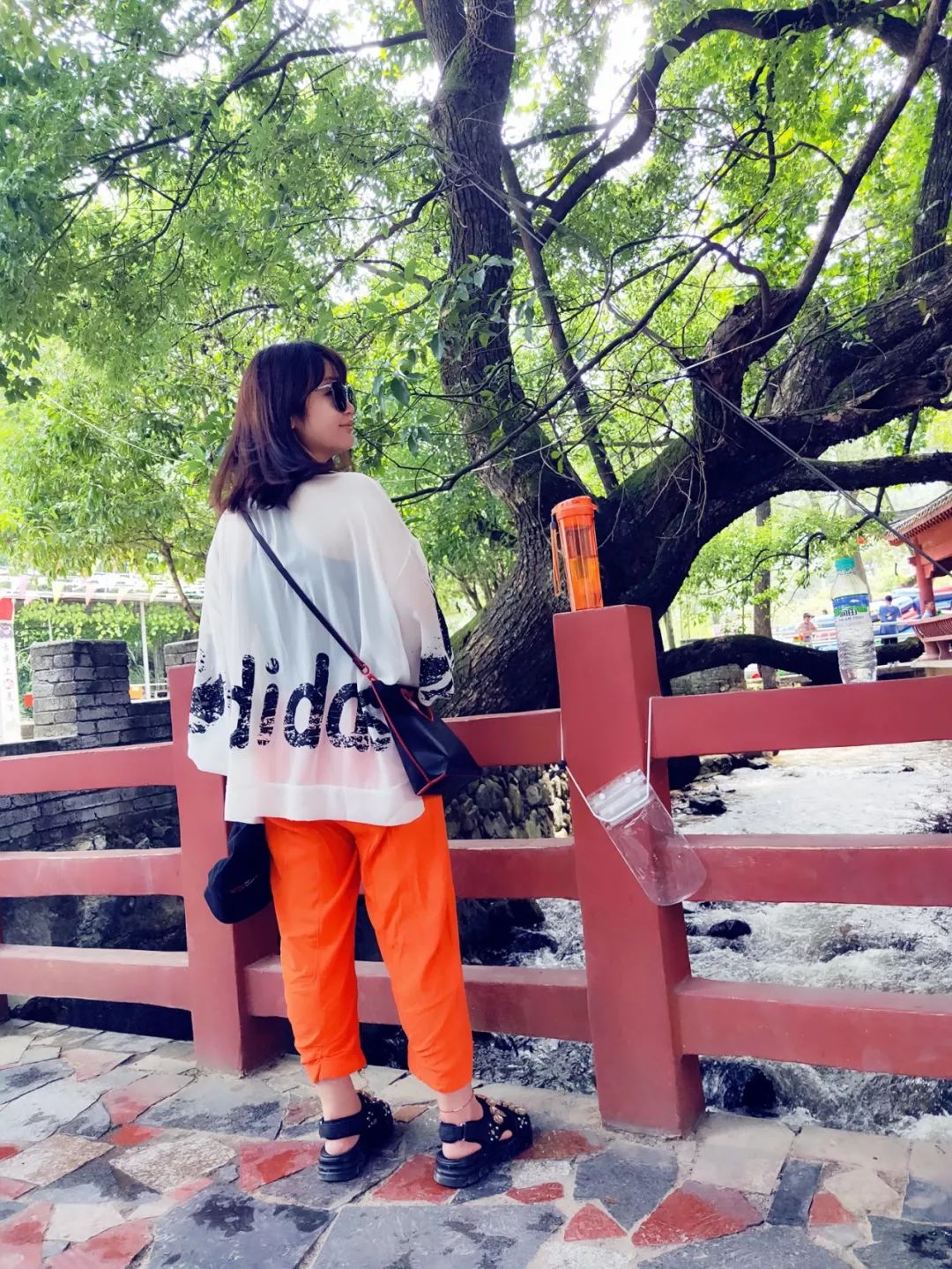 新余这个美女说要和你谈场恋爱地点就在