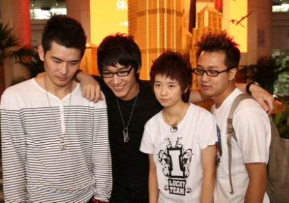 op组合2007年,18岁的刘雅瑟参加第四届"我型我秀",跟吴斌,马海生,高阳