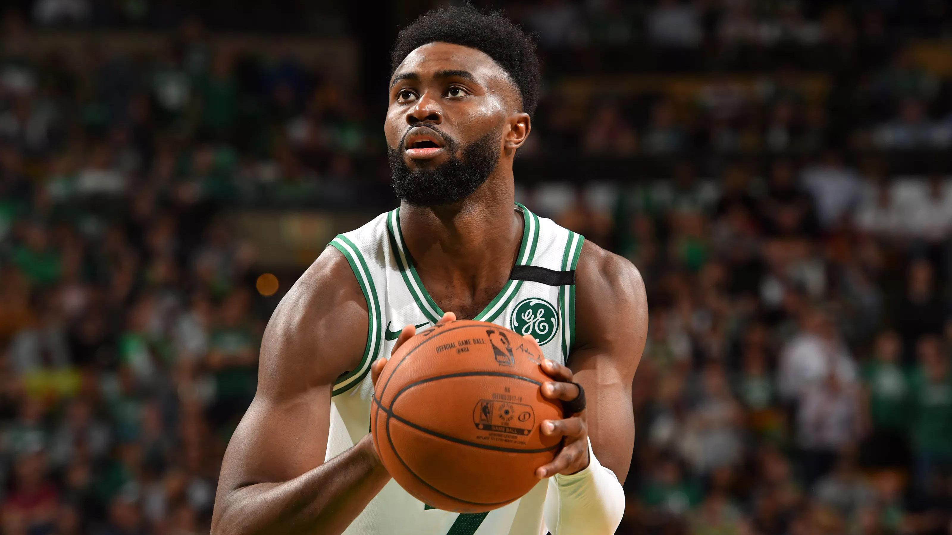 据雅虎体育记者克里斯-海恩斯的说法,凯尔特人给到杰伦-布朗一份为期4