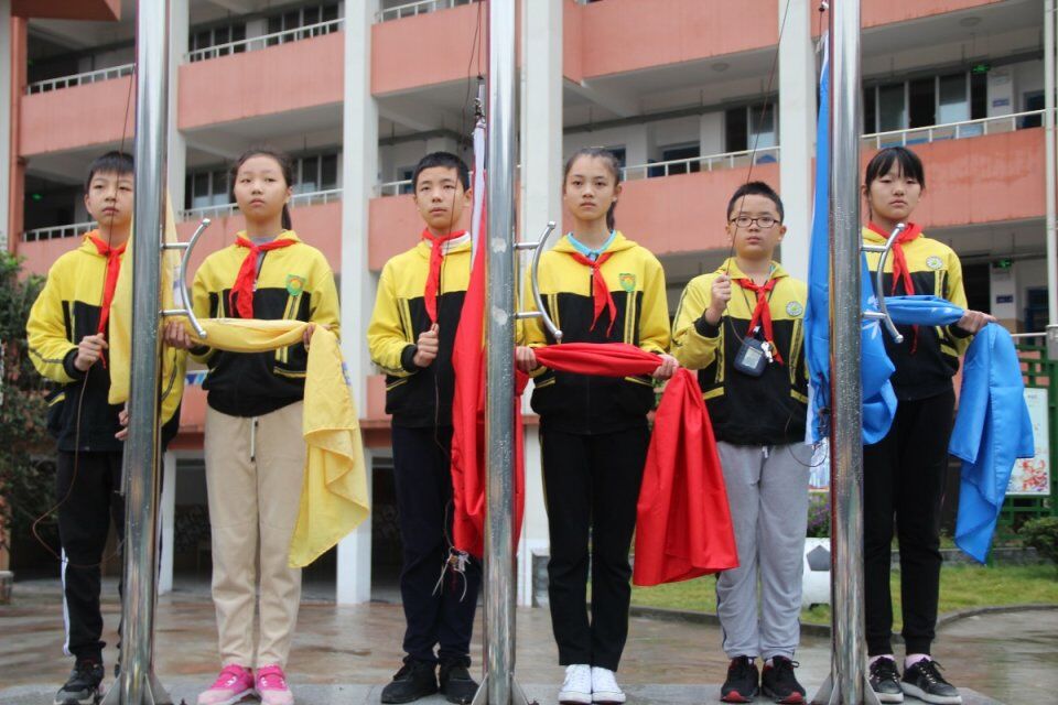 泸县实验学校举行第32届田径运动会