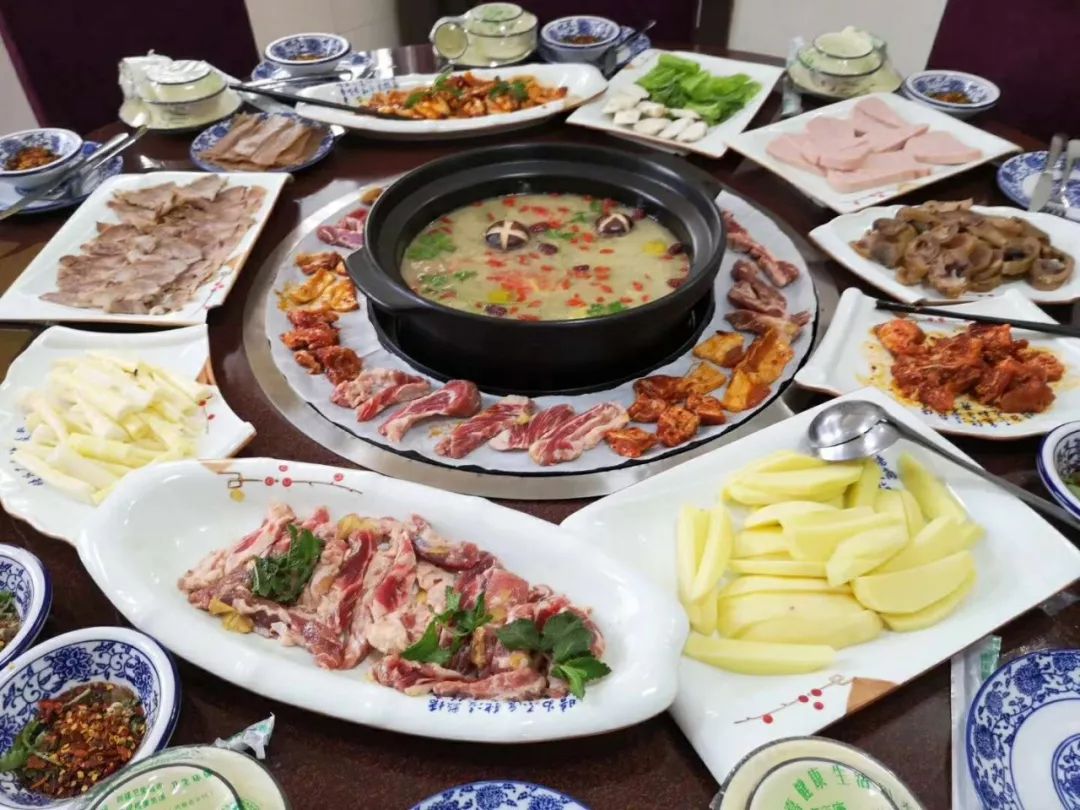 享烤享涮的火锅 烤肉!火锅 烧烤的配置同时满足涮火锅和烤肉的愿望!