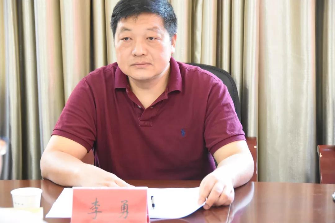 10月17日上午,市委政法委副书记李勇,市法学会专职副会长陈建忠,市委