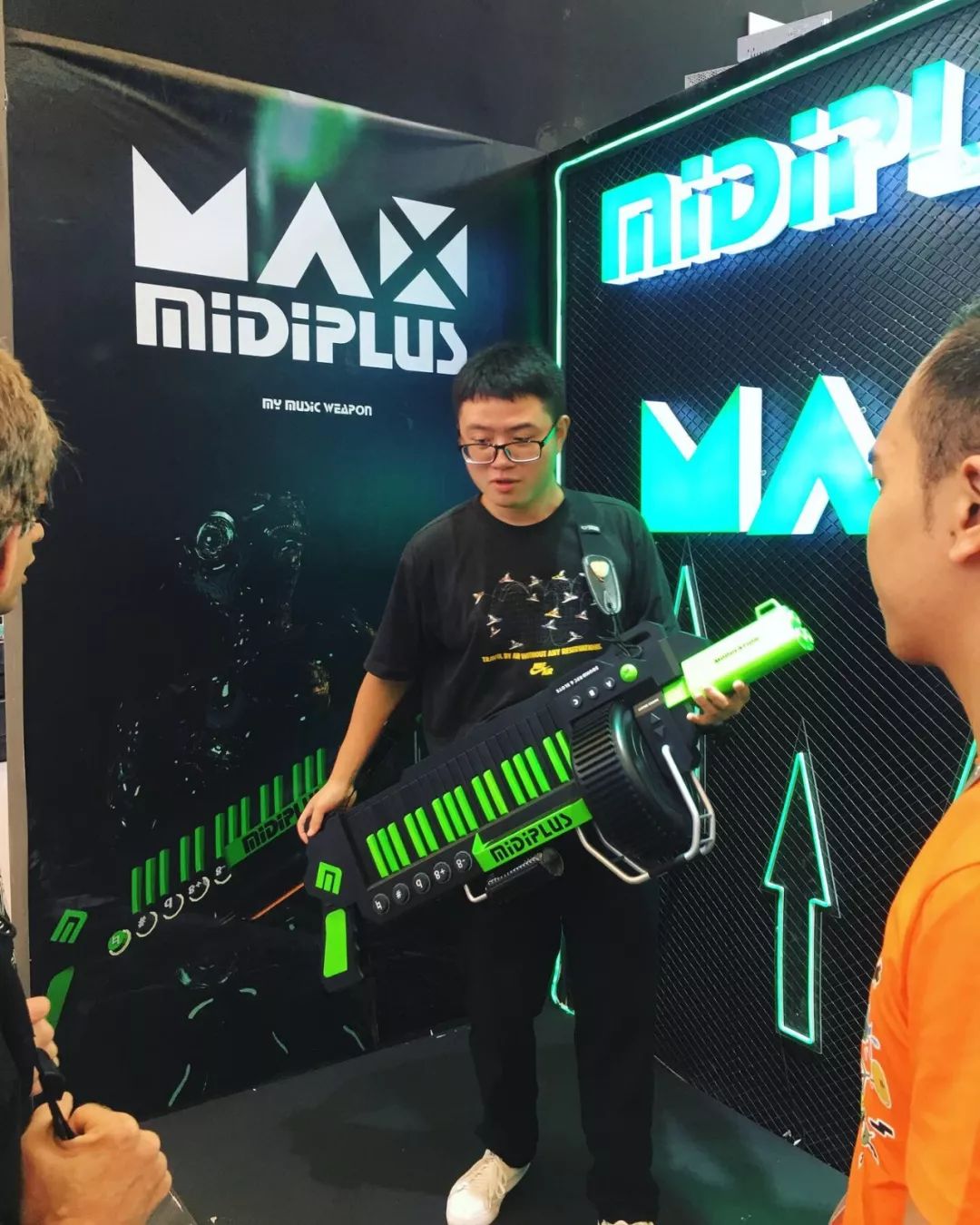 midifan 汤楠 musixboy还未露脸就已在音乐圈里传开的akey47首度
