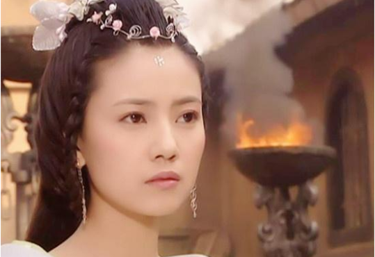 高圆圆演过的古装角色中,她在《神医侠侣》里的"琴子"并不算出众,给人
