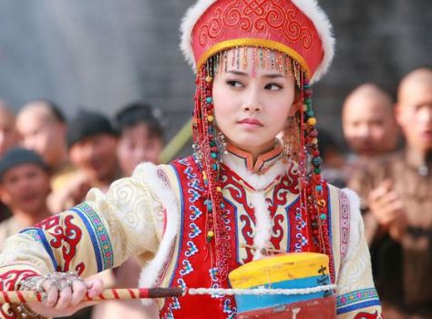 柴碧云在《新还珠格格》中饰演塞娅公主一角,可爱又不失爽朗.