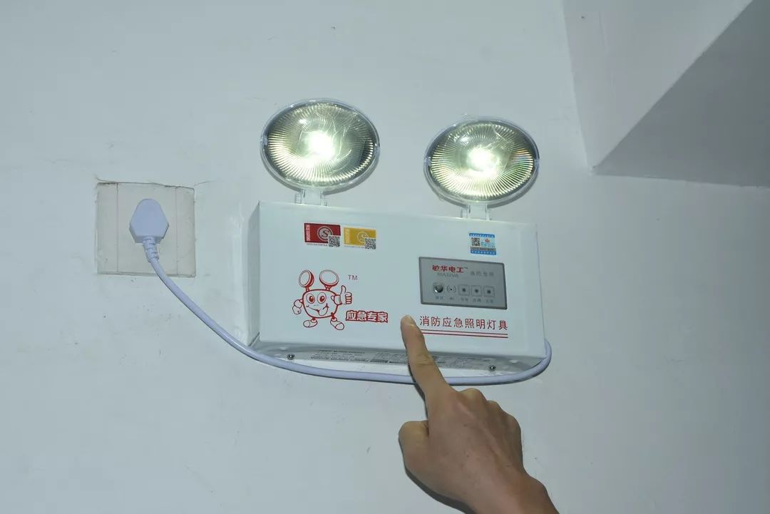 10月15日,古镇一家星级酒店消防应急灯发生故障,在限定时间内未完成