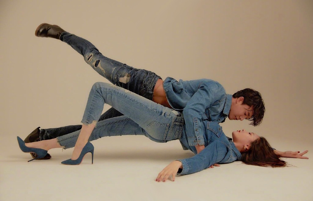 李宣美携男伴舞拍摄画报看李宣美跟伴舞是有多会玩不在一起的话就过分