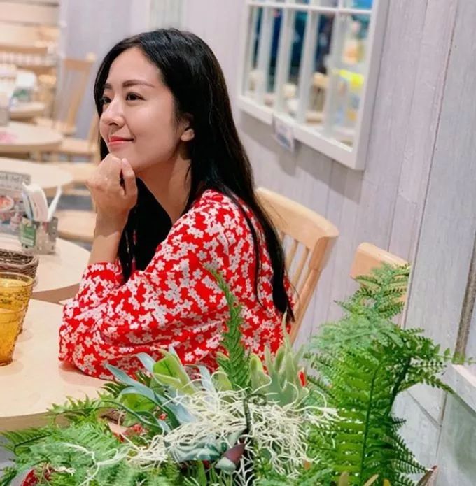 唐诗咏宣传新剧突变浓眉现深沟被指瞬间老10年又似整容