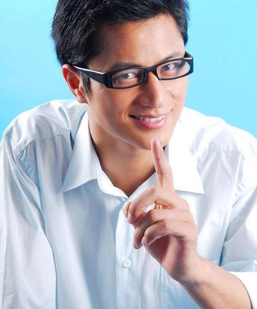 还记得活佛济公赵斌吗7年过去了当换上军装时男神一枚