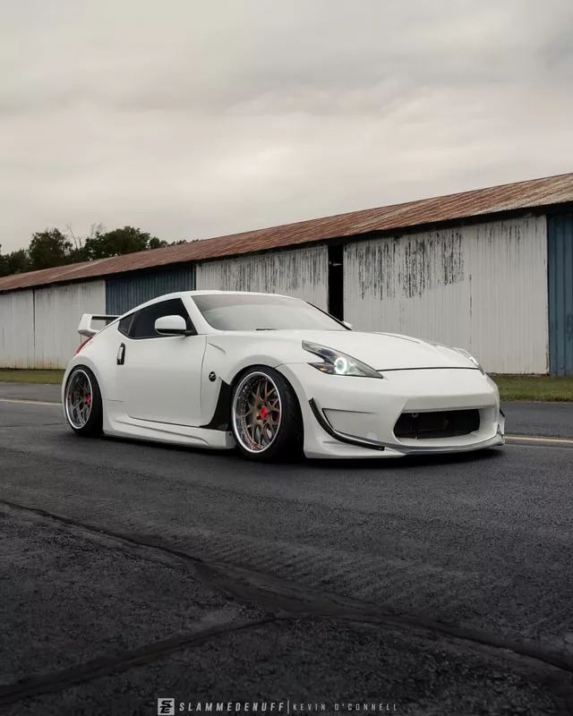 小时候天天玩《极品飞车》,长大后真的买了一辆日产 370z 来改装!