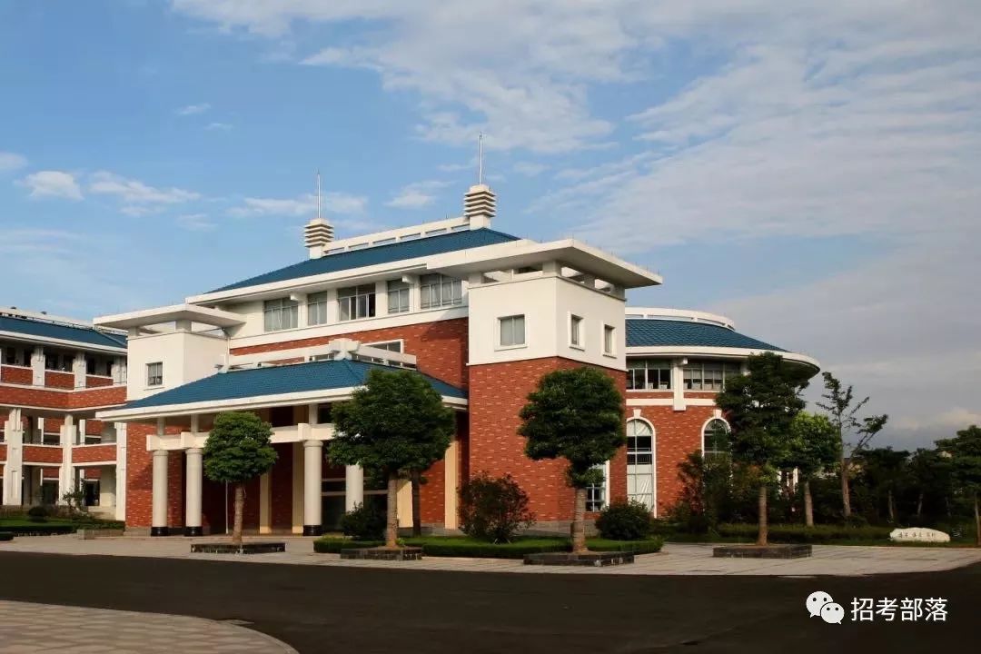 省镇中,镇江一中,省丹中,省句中,省扬中,省港中……镇江高中"发展均衡