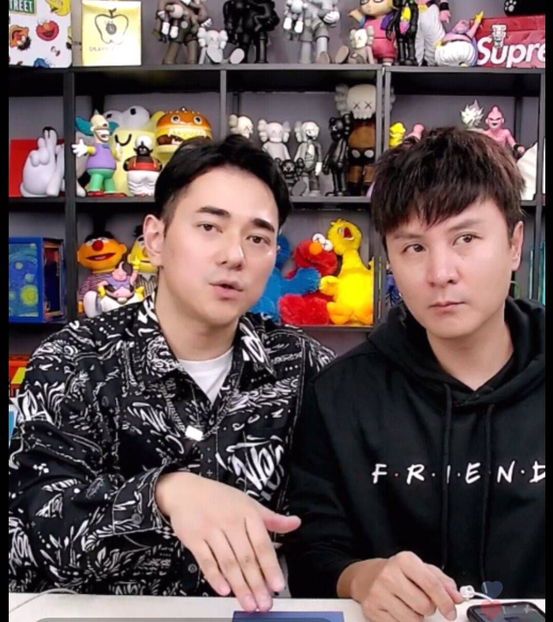 吃醋了薛之谦晒与君君同框的视频朱桢连忙跟李晨同框直播