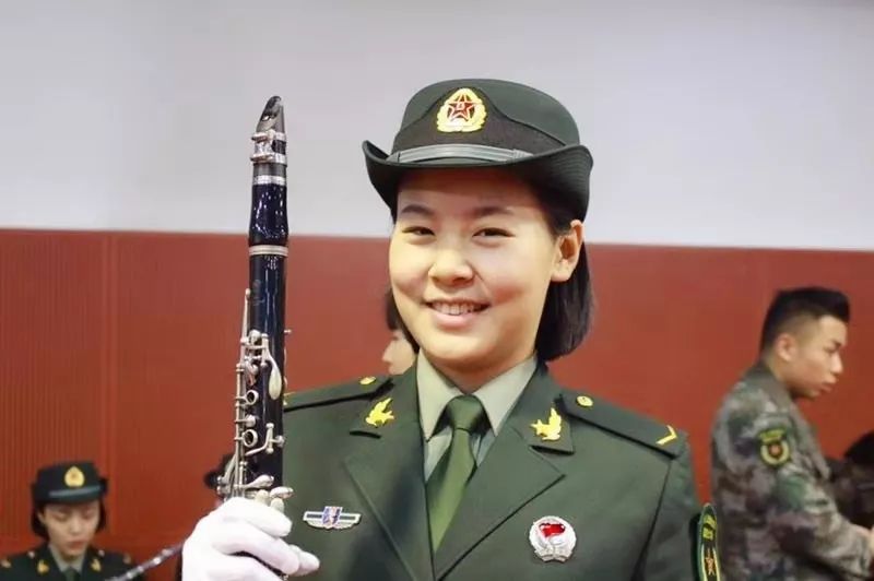 郑州师范学院的她是国庆阅兵联合军乐团中的一员