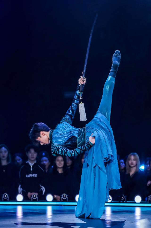 舞蹈风暴迎50进36最后一战彭昱畅以演员视角与舞者共情