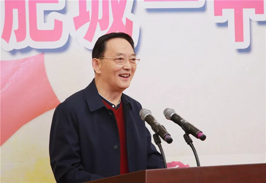 肥城一中老三届30多名校友来相会!