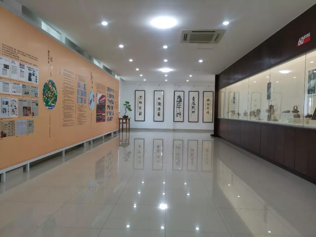 主 办 单 位第十届中国·宜兴国际陶瓷文化艺术节组委会江苏汇鸿国际