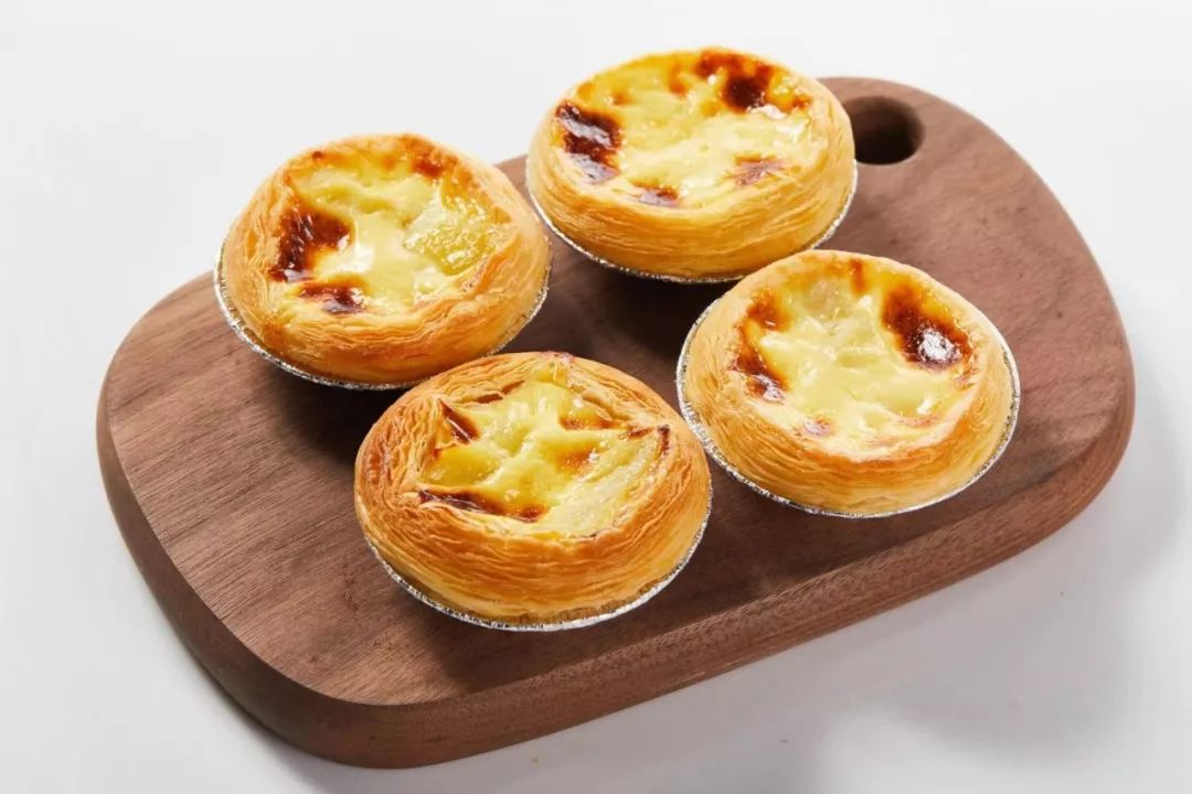 中都有一块榴莲果肉,榴莲蛋挞即便原本不爱吃榴莲的你都无法拒绝绵软