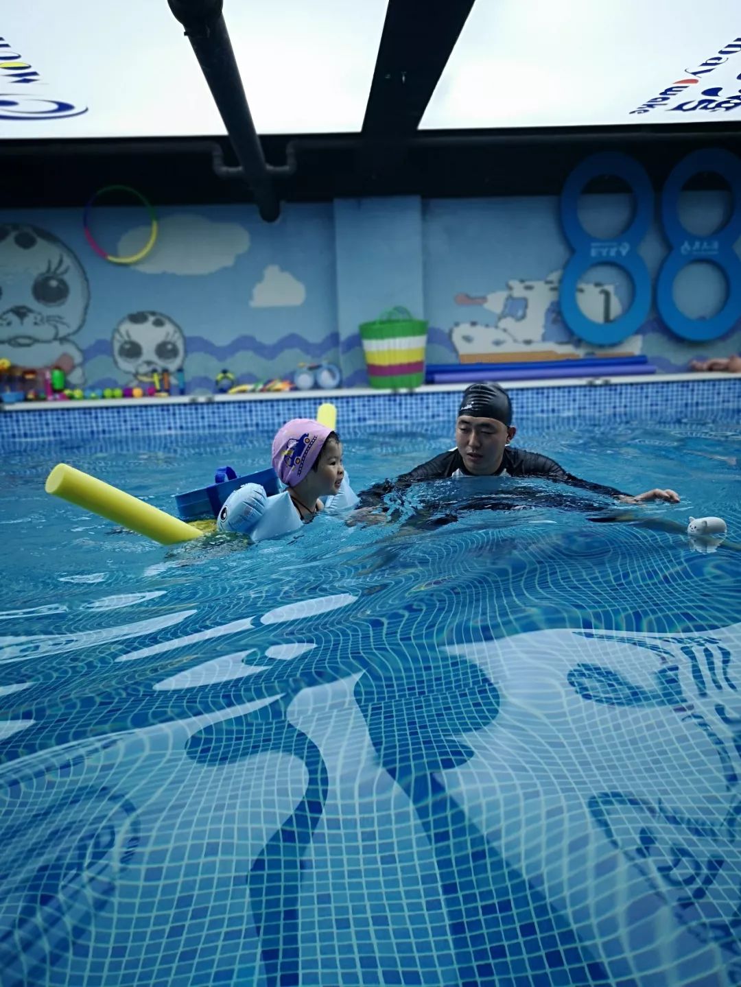 免费送风靡宝妈圈的儿童游泳私教课程免费体验恒温泳池水质好08岁宝宝