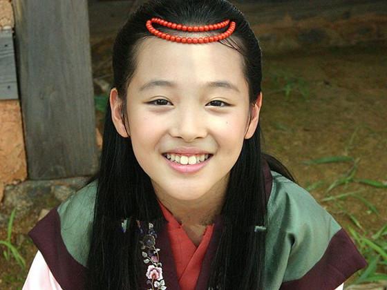 原创崔雪莉自杀前一天照片曝光妆容精致笑容灿烂腿上布满伤痕