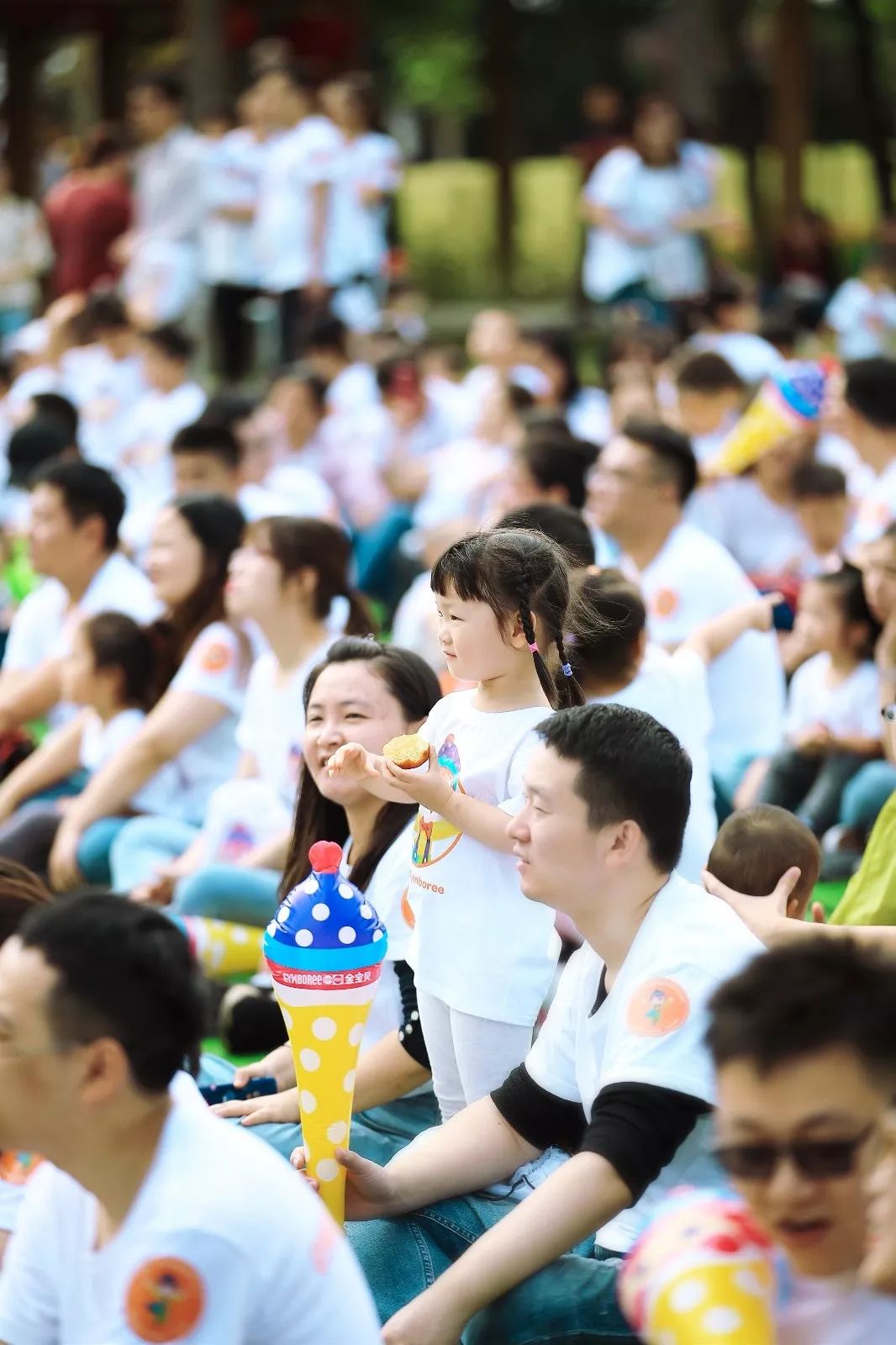 游戏玩累了,看场演出舒缓一下,现场各式各样的演出,满足宝贝们的各种