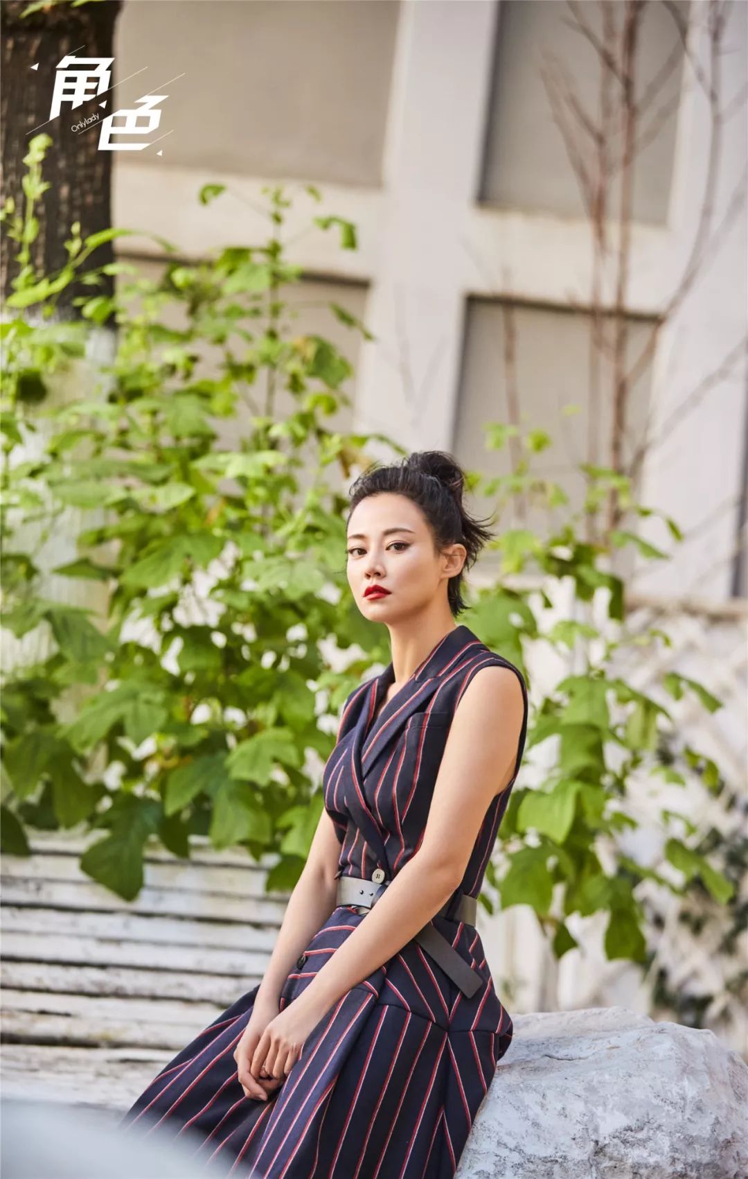 做最坚韧的巨龙女孩谭卓以温柔底色活出百态人生