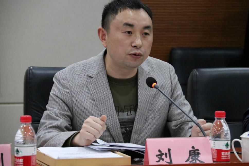 最后党工委书记邹宏举总结发言,邹书记充分肯定了经普工作人员这一年