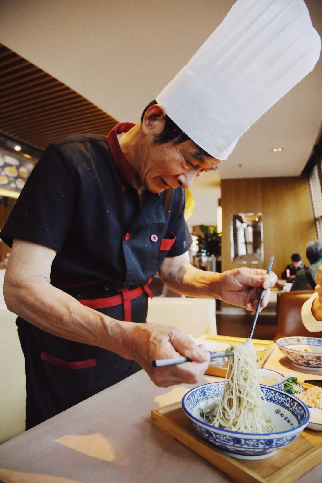 128元碗的网红秃黄油面来了在苏州爆火由74岁资深苏帮菜大师掌勺错过