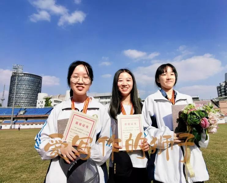 全班只有四个女生,运动会紧急缺阵,杭二中这位美女班主任疯狂冲上赛道