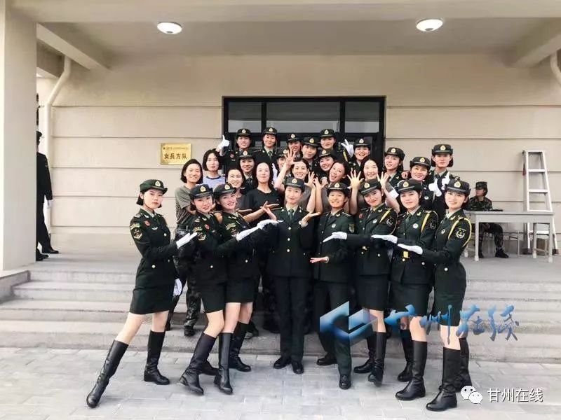 尹晶蕊所在女兵方队在14个徒步方队屡次考核中也是名列前茅,因为在