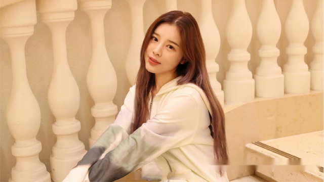 fpx小组第一晋级doinb女友糖小幽赛后痛哭深夜发博吐露心声