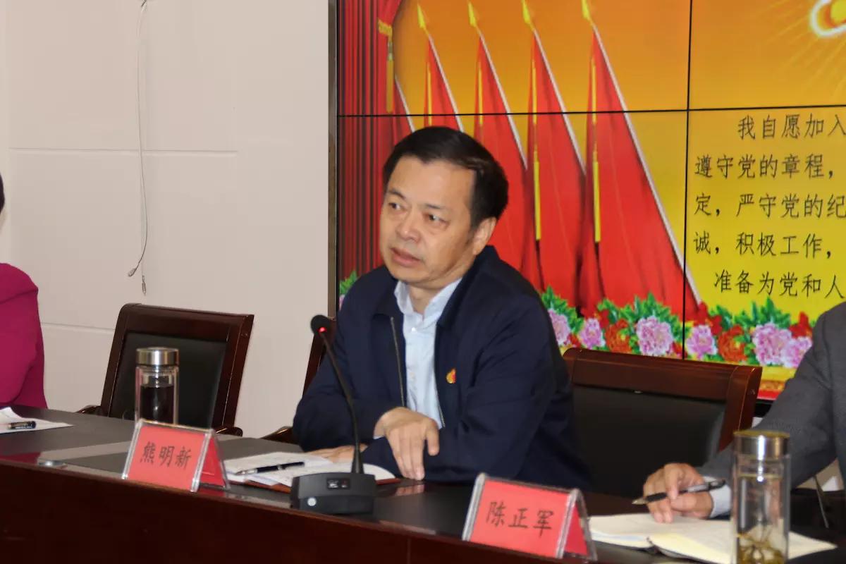 熊明新一行还深入吴义元等结对包保贫困户家中,详细询问他们的生产