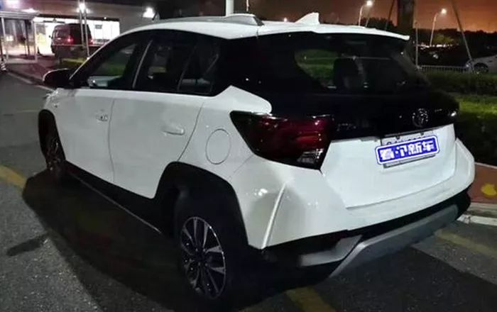看个新车丨改颜换新丰田yarisl致炫x改走跨界风格